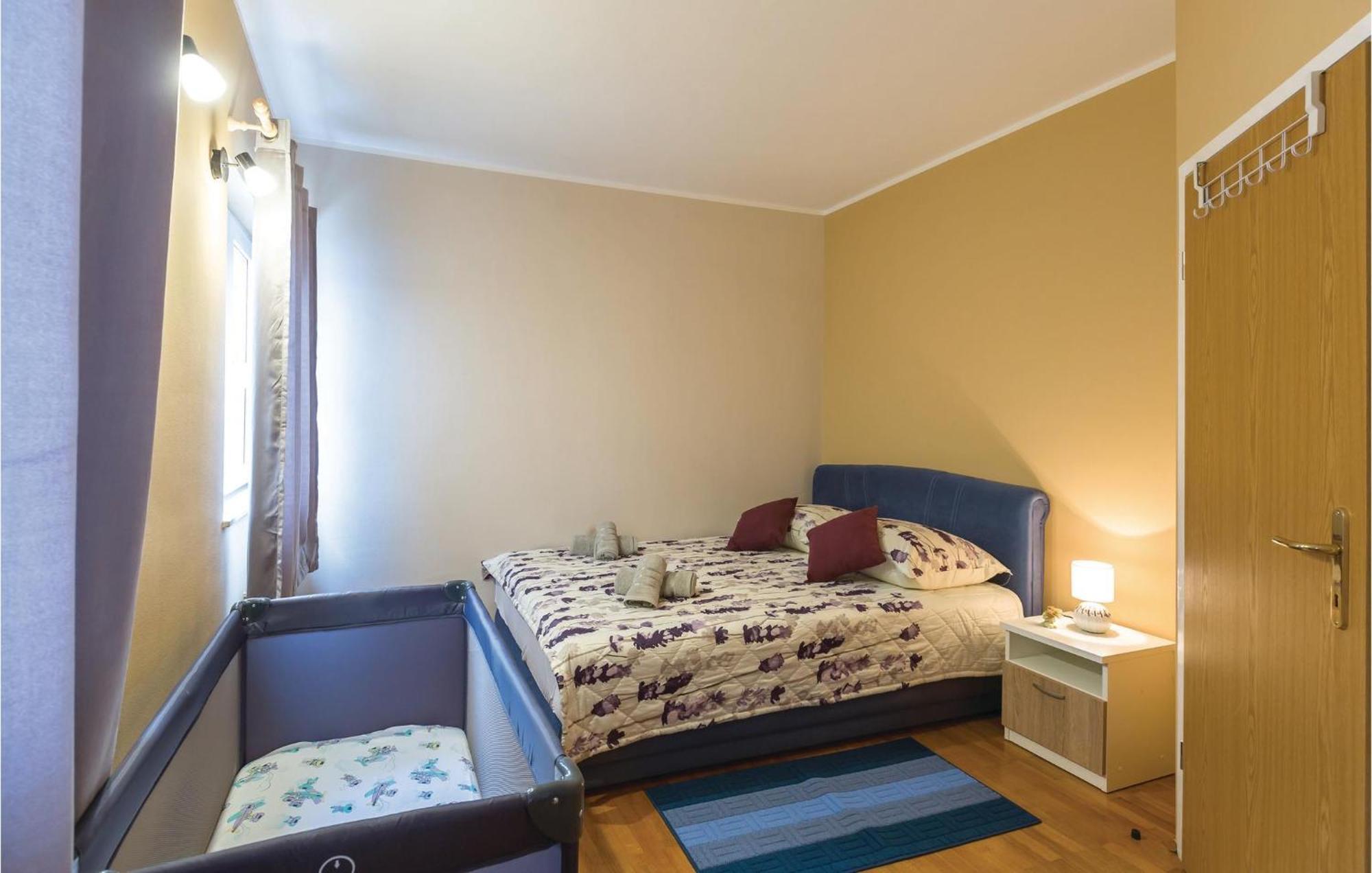 Stunning Apartment In Makarska With Kitchen 외부 사진
