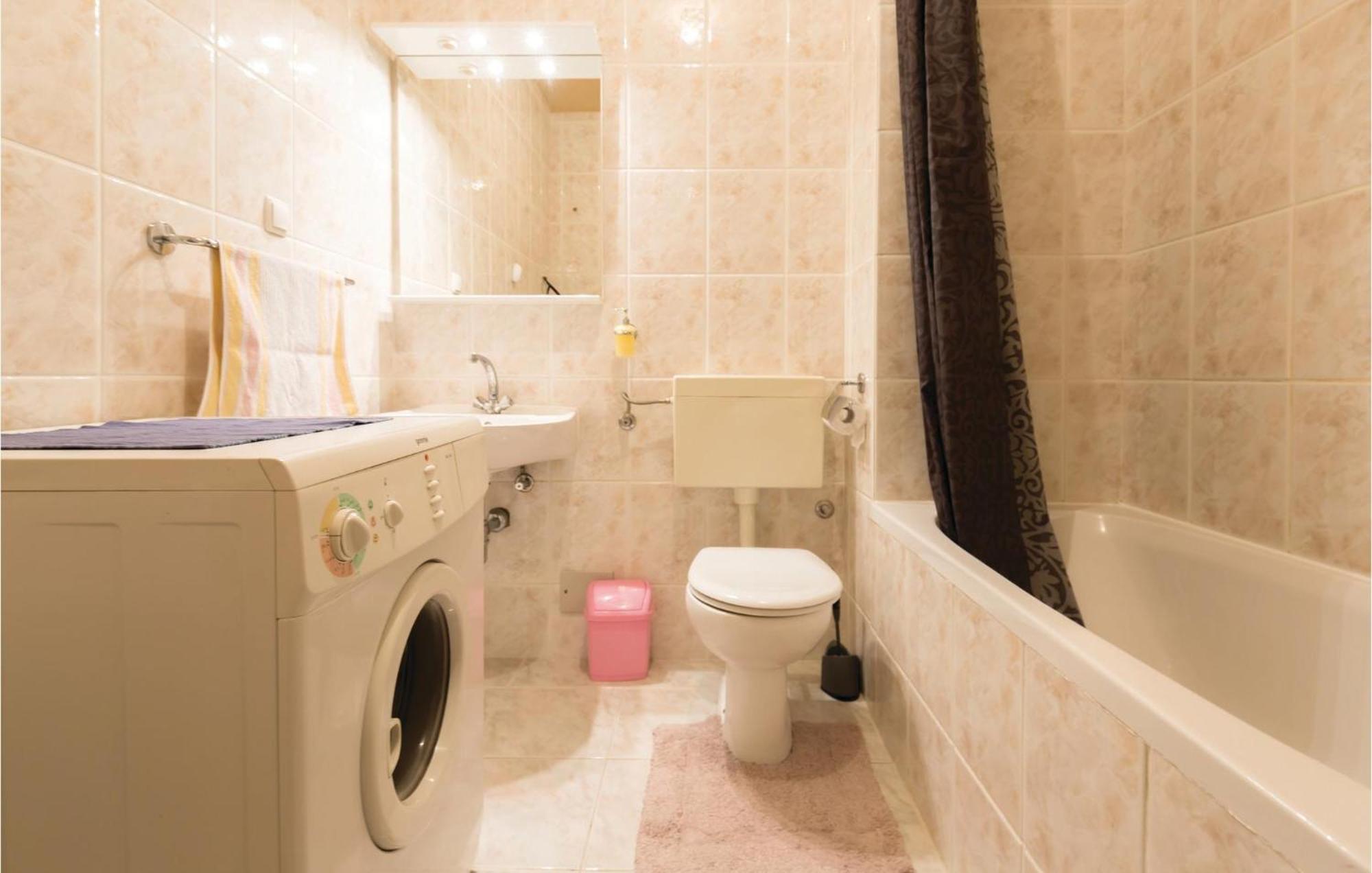 Stunning Apartment In Makarska With Kitchen 외부 사진