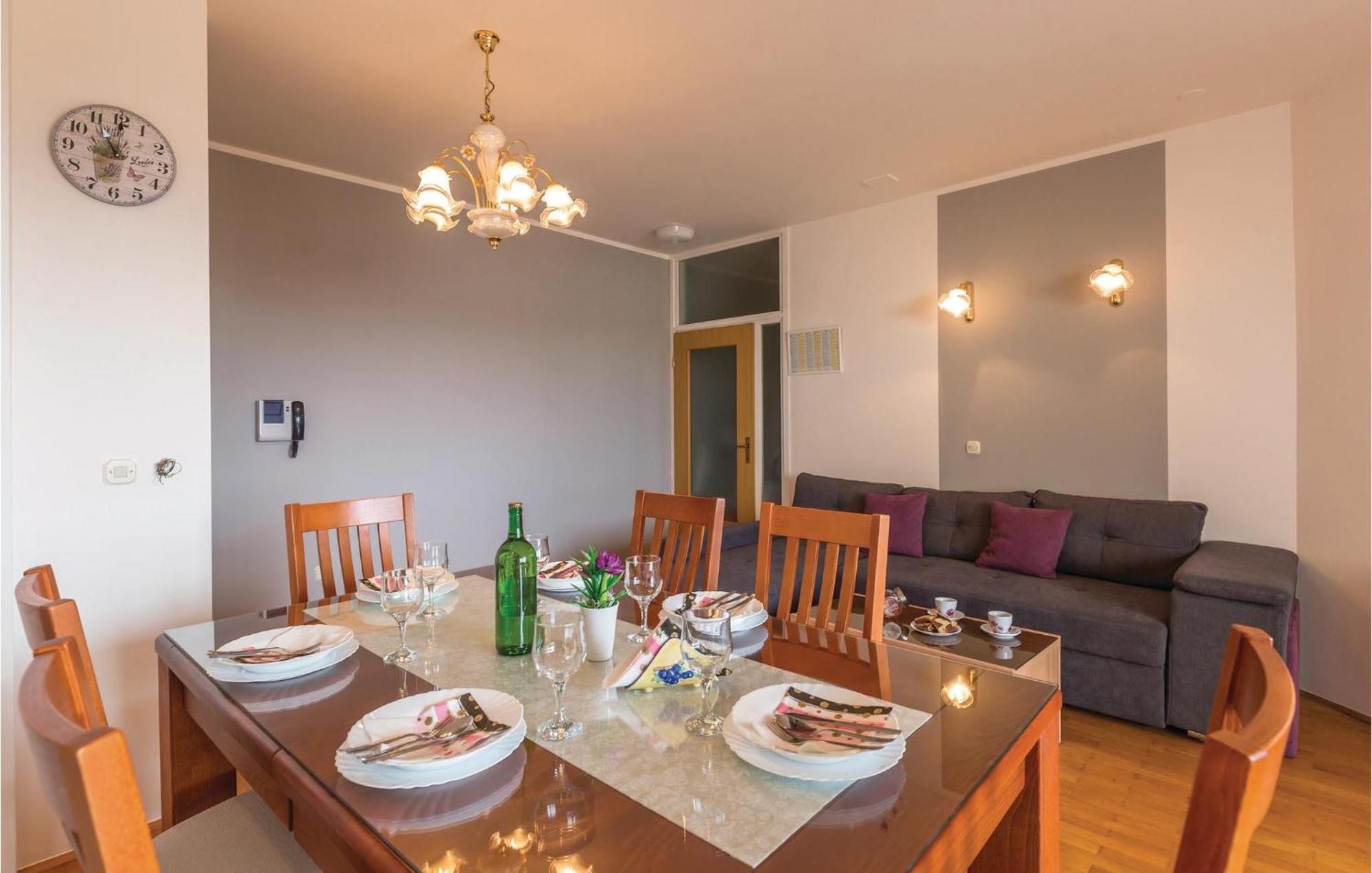 Stunning Apartment In Makarska With Kitchen 외부 사진
