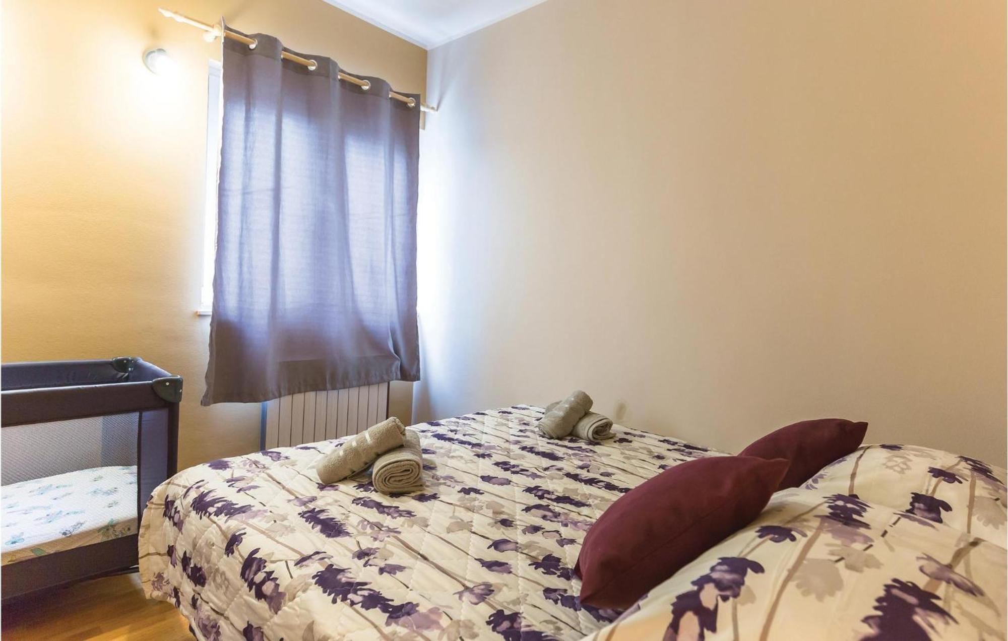 Stunning Apartment In Makarska With Kitchen 외부 사진