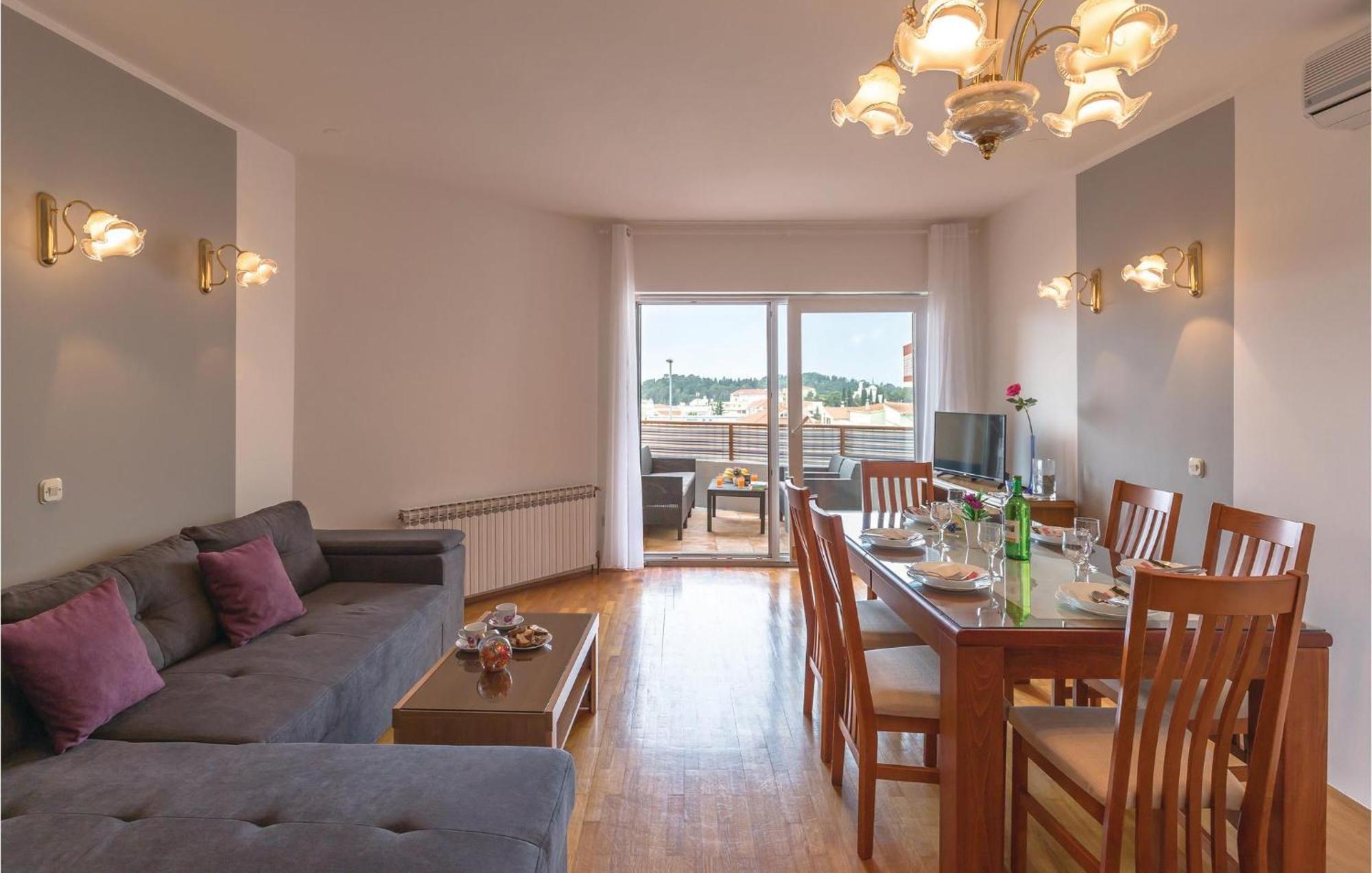 Stunning Apartment In Makarska With Kitchen 외부 사진