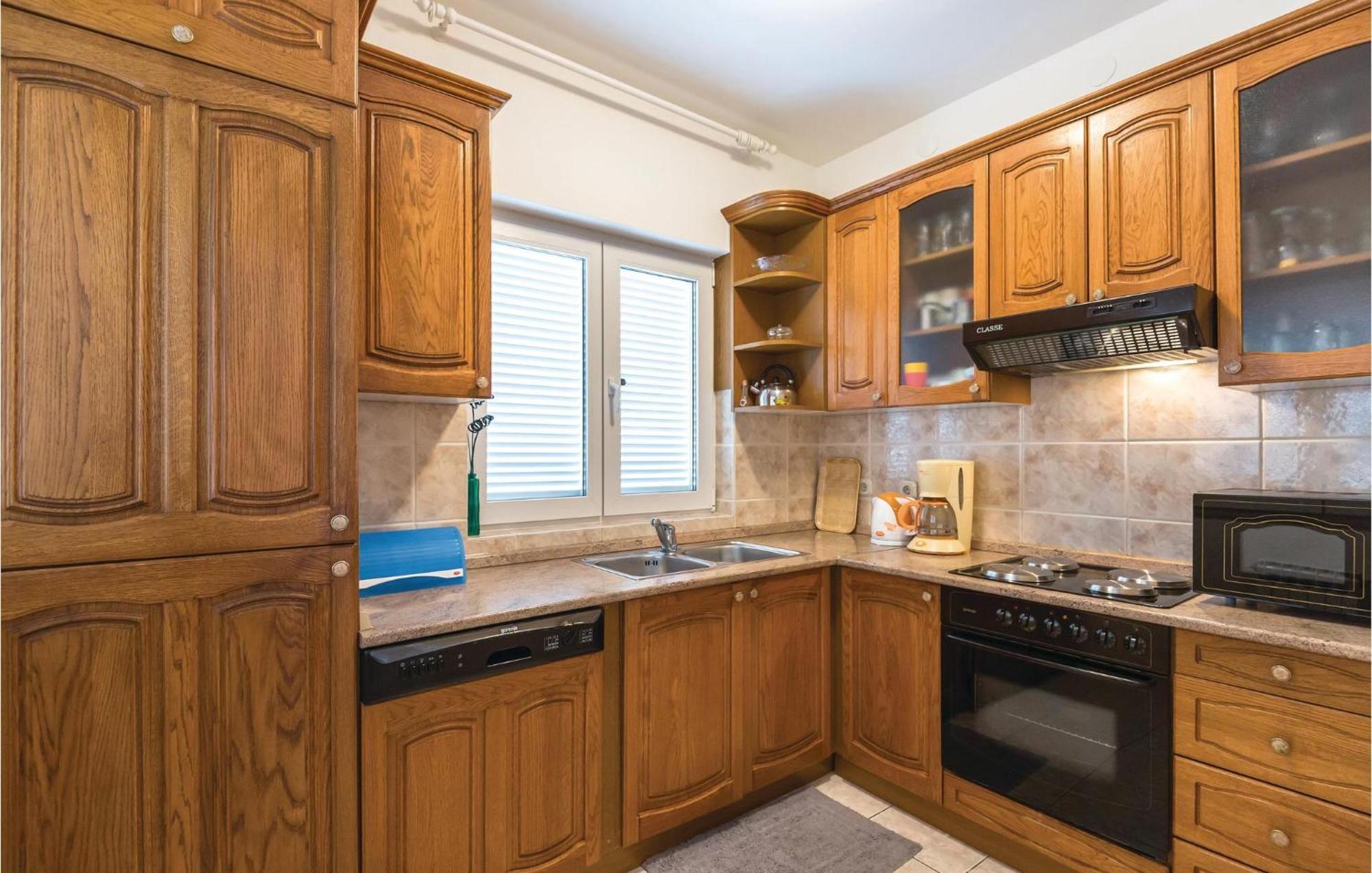 Stunning Apartment In Makarska With Kitchen 외부 사진