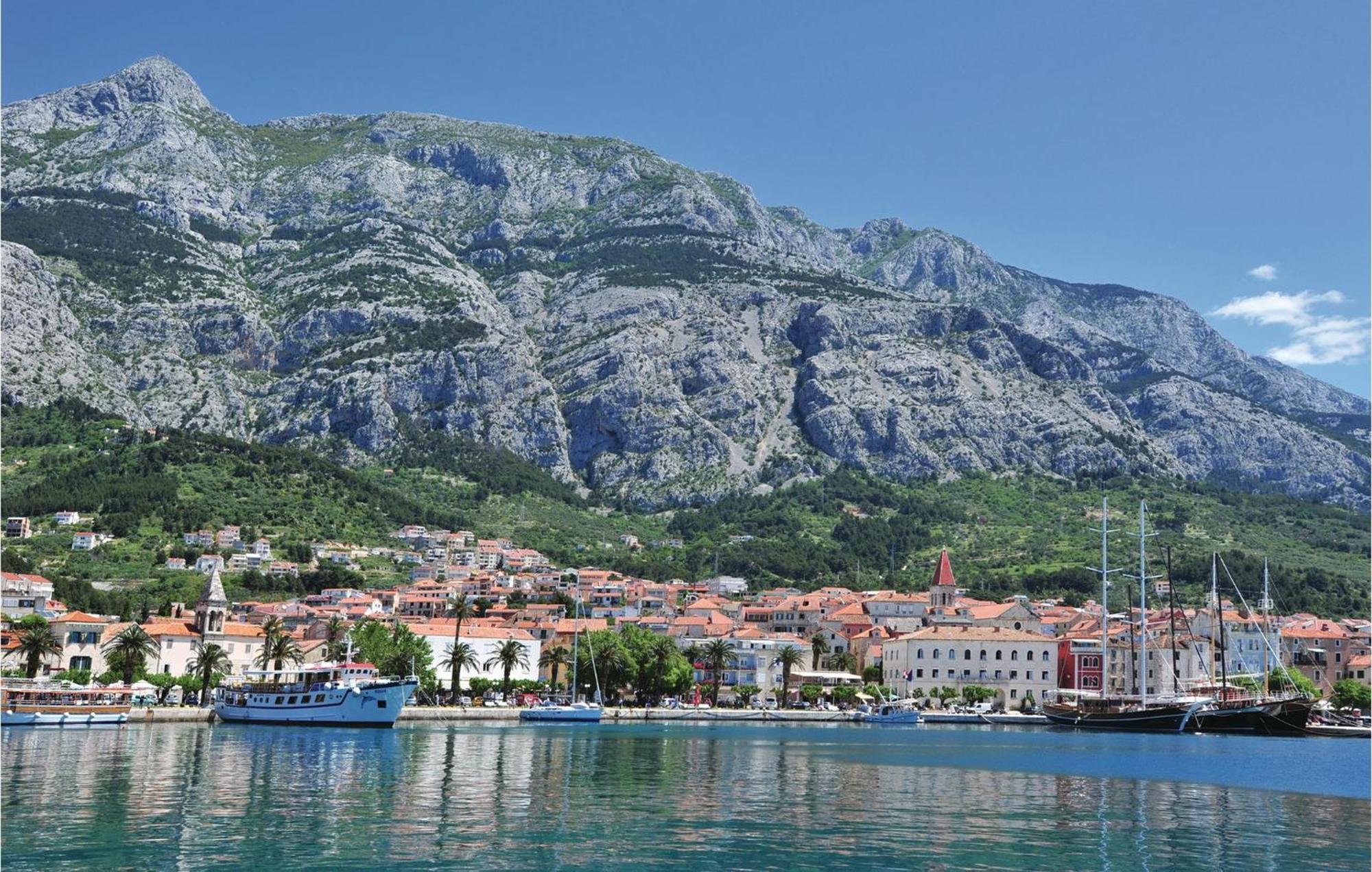 Stunning Apartment In Makarska With Kitchen 외부 사진