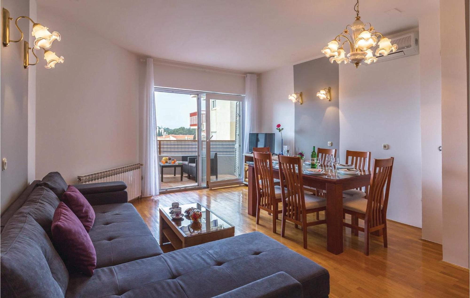 Stunning Apartment In Makarska With Kitchen 외부 사진