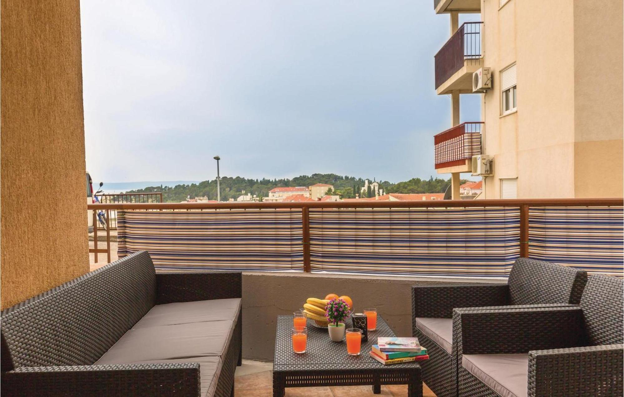 Stunning Apartment In Makarska With Kitchen 외부 사진